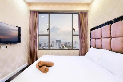 Apartment mit drei Schlafzimmern und Balkon — RiverGate Ben Thanh Skyline Jade Residence